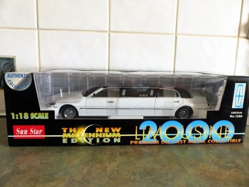 SUN STAR 1:18 SCALE LINCOLN LIMOUSINE MINT BOXED For Sale