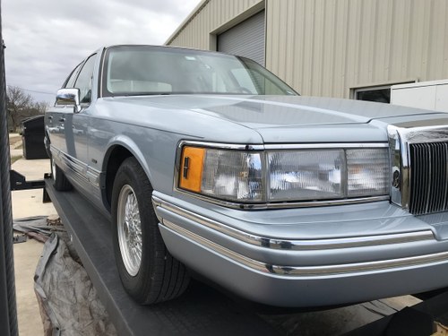 1992 TOWN CAR SIGNATURE SERIES 27K ACTUAL MILES CLEAN V8 RWD VERKAUFT