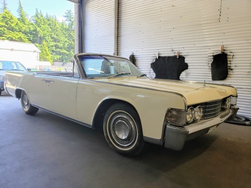 1965 Lincoln Convertible - Lot 670 For Sale by Auction
