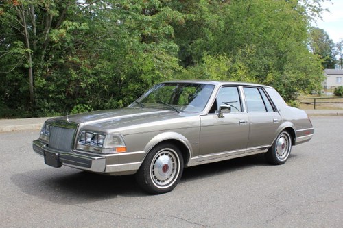 1987 Lincoln Continental - Lot 944 For Sale by Auction