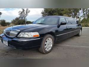  Lincoln Town car / Limousine. 2005 Executive series For Sale (picture 1 of 6)