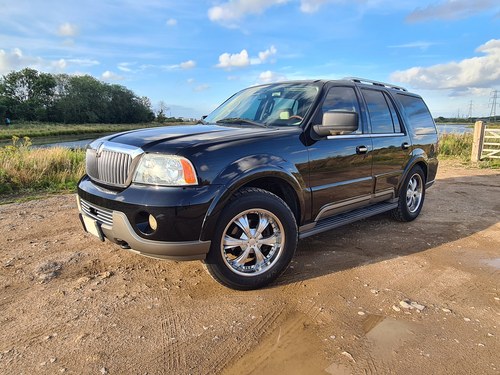 2003 Lincoln Navigator in black with LPG For Sale