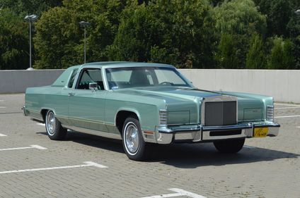 Picture of Lincoln Continental Town Car