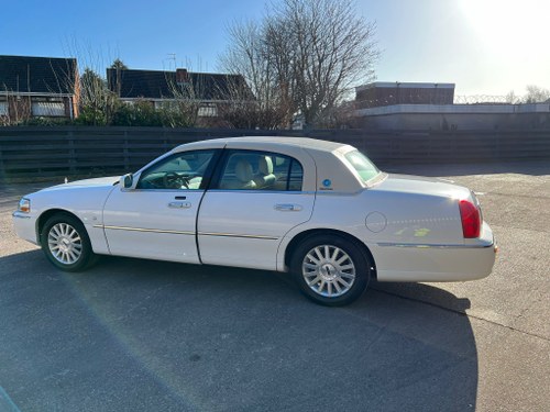 2004 Lincoln Town Car Auto SOLD