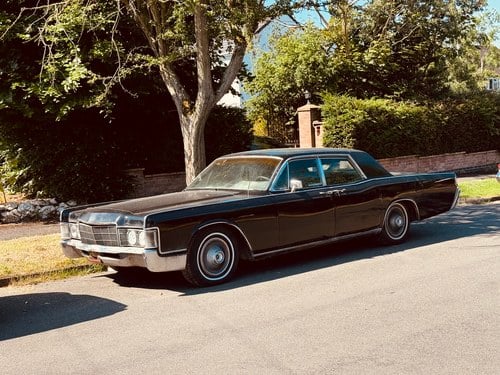 1969 Lincoln Continental suicide door V8