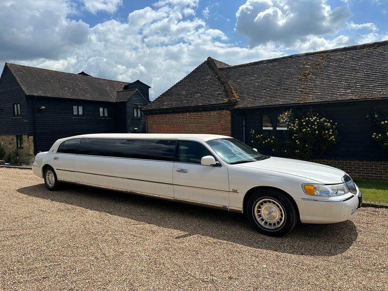 Rapid Classics: Eine Suche. Alle Oldtimer. 11 » Rapid Classics: Eine Suche. Alle Oldtimer. 1999 Lincoln Town Car