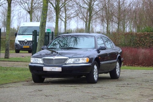 2000 Lincoln Continental: A High-Tech Living Room on Wheels For Sale
