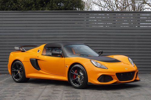 2020 ORANGE PAINTWORK WITH BLACK ALCANTARA INTERIOR VENDUTO