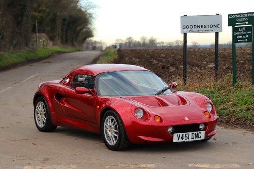 Lotus Elise S1, 1999.  Superb in Ruby Red metallic. For Sale