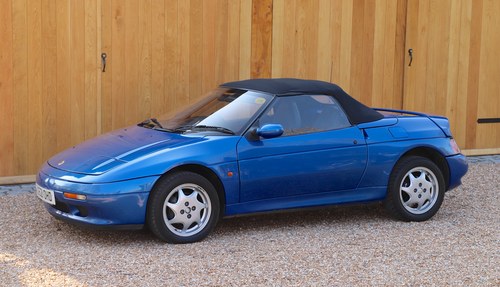 Lotus Elan SE Turbo, 1990.   Pacific Blue metallic. In vendita