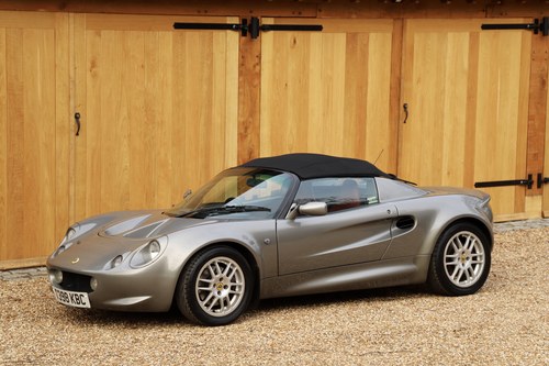 Lotus Elise S1 1999. Titanium Silver with red leather seats For Sale