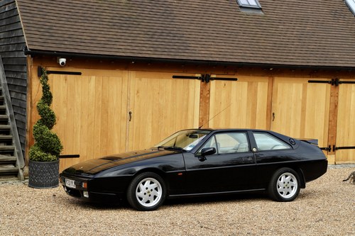 Lotus Excel SE, 1990. Lotus Solid Black with full magnolia. A vendre
