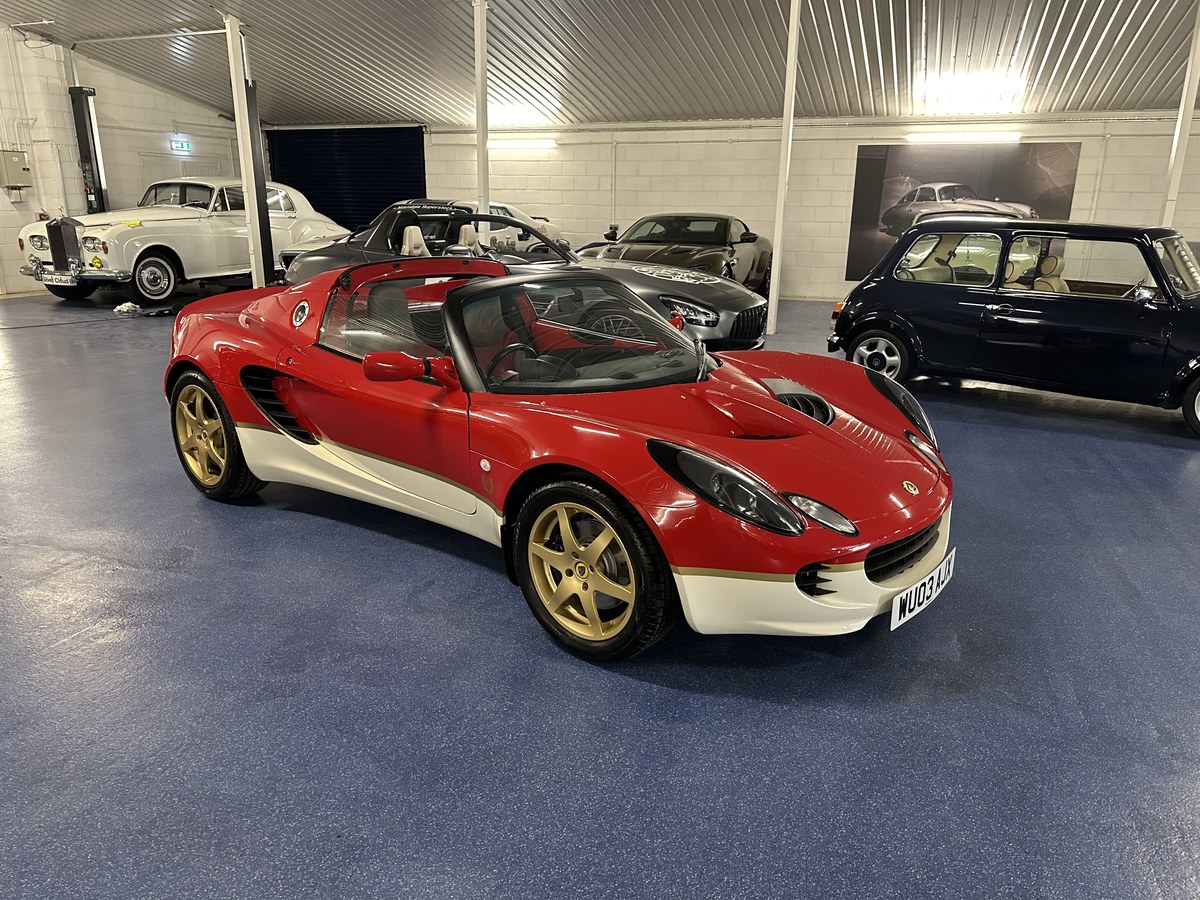 LOTUS ELISE TYPE 49 Rouge et Blanc REVELL 1:18 of reference LOTUS ELISE TYPE 49 Rouge et Blanc REVELL 1:18 of reference