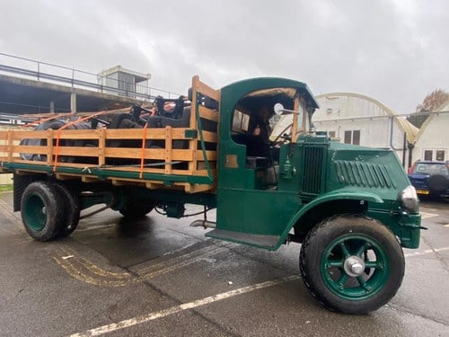 1930 mack vintage steak-bed truck