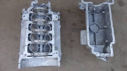 Engine block for Maserati Indy 4.2 carburetor