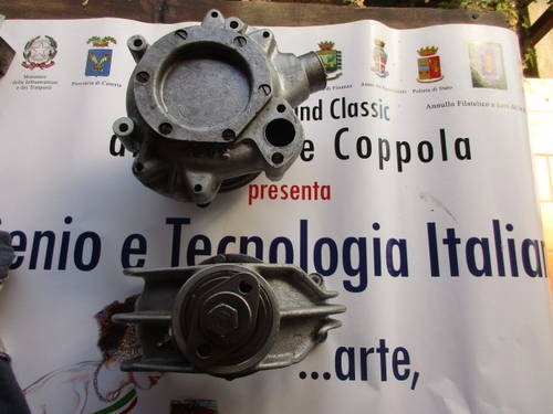 Water pump with support for Maserati 3500 Till salu