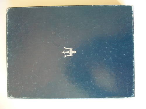 1999 Maserati 3200 Genuine 2000 Diary and lapel pin For Sale