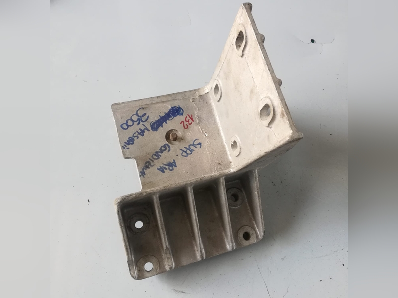 Air conditioning compressor support for Maserati 3500 GT