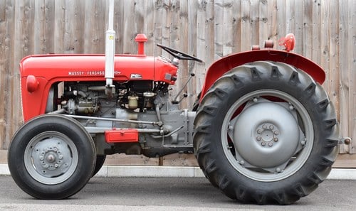 Lot 439 1960 Massey Ferguson 35 3 cylinder diesel tractor À venda em leilão