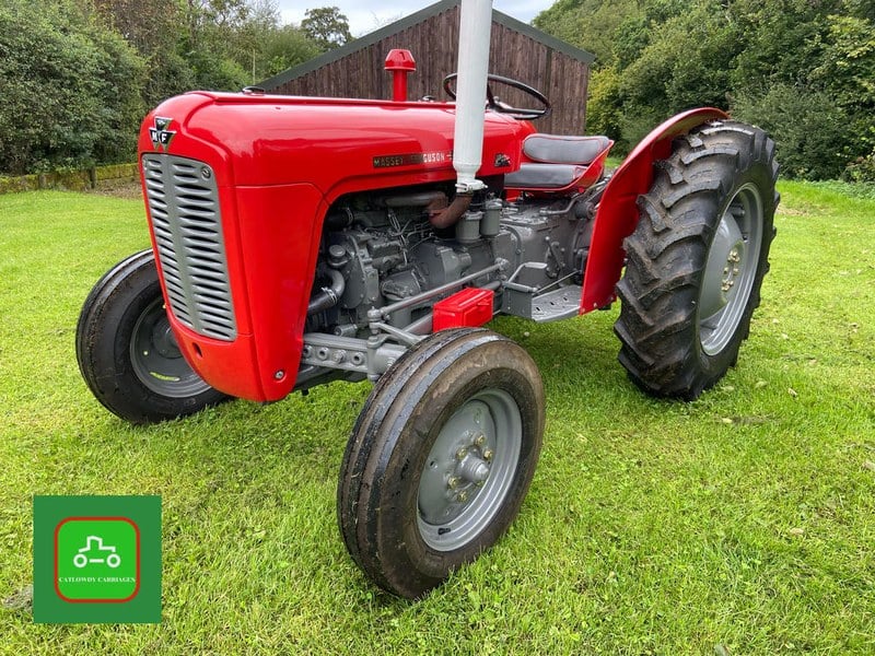 MASSEY FERGUSON 35 3 CYL 1961 VINTAGE TRACTOR LIVE DRIVE VID