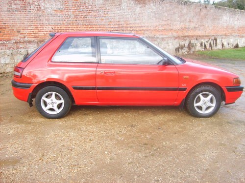 1992 Mazda 323 LXi In vendita