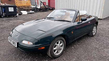 Eunos V-Spec Roadster with solid body