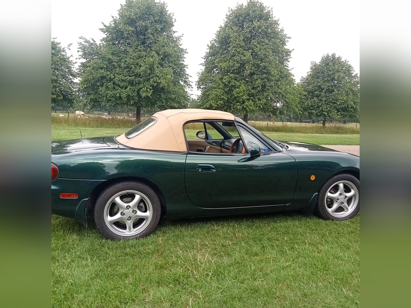 Tappetino Bagagliaio Per Mazda MX-5 NB (1998-2005) - Velluto Nero Antiscivolo - Su Misura