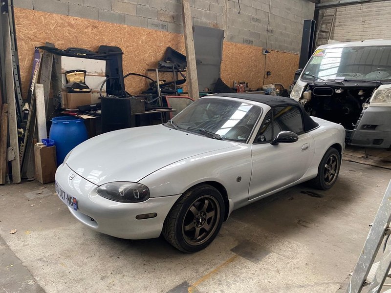 2000 Mazda MX-5 - 1 2000 Mazda MX-5 - 1