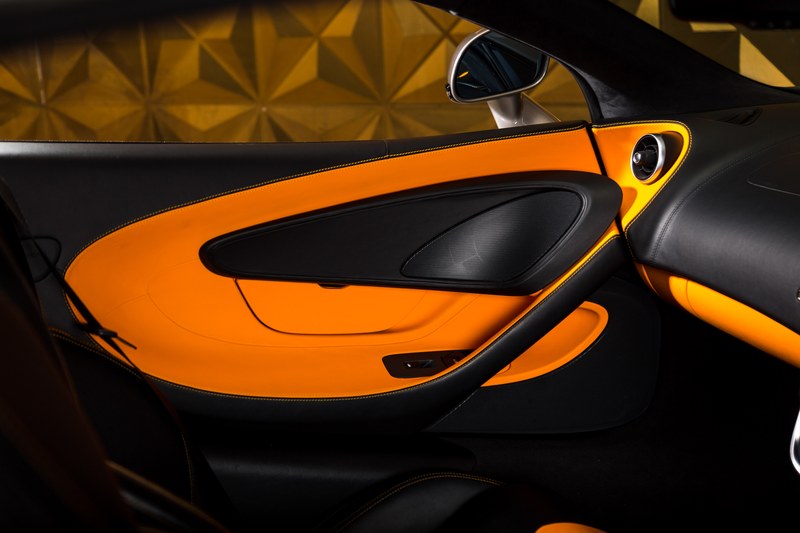 2016 McLaren - 7