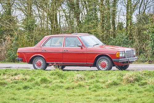 1985 Mercedes 240d saloon 5-speed manual in red VENDUTO