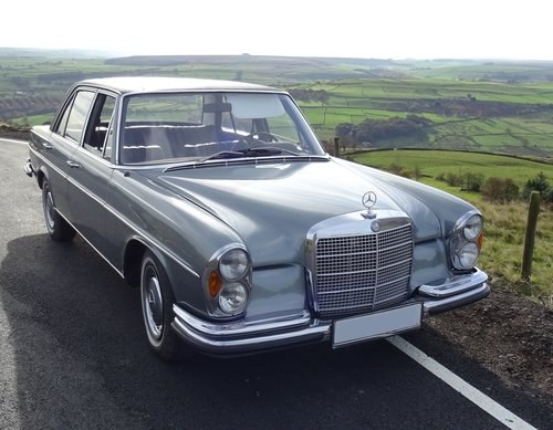 1967 MERCEDES BENZ 250S SUPERB EXAMPLE SMOOTH RIDE LOOKS AMAZING! SOLD