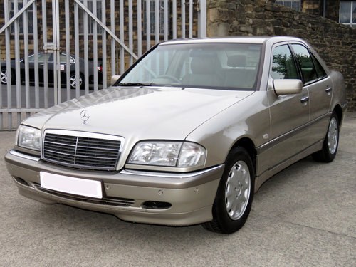 1998 Mercedes W202 C240 V6 Eleg. Auto(5) - 56K - FSH - Immaculate VENDIDO