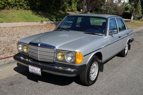 1985 Mercedes 300 Turbo Diesel with 74K original miles VENDU