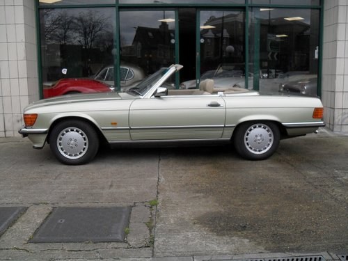 1986 Mercedes Benz 300SL with air condition For Sale