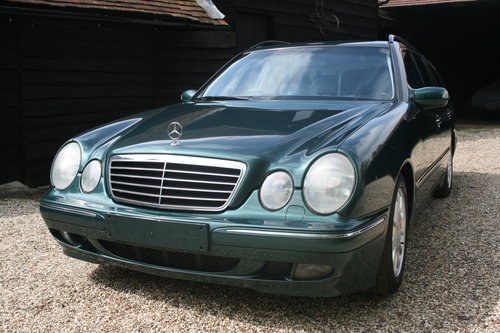 2000 RARE LOW MILEAGE STUNNING INSIDE AND OUT 12 MONTHS MOTS/HIS In vendita