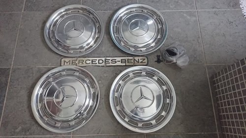 Mercedes hub caps 15" w123 w107 w116 w115 In vendita