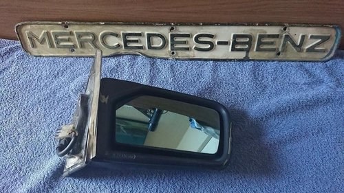 Mercedes Benz W123 Right side electric mirror In vendita