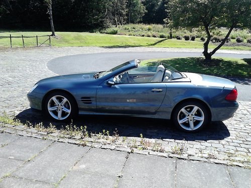 Beautiful Mercedes SL 500 For Sale