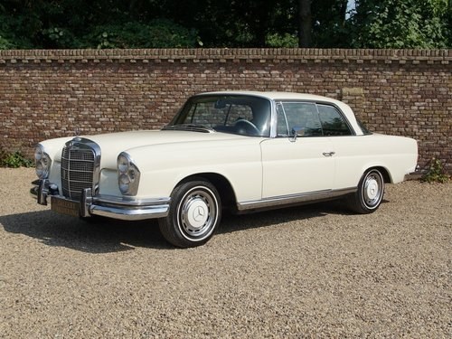 1968 Mercedes Benz 280SE Coupe manual gearbox and sunroof For Sale
