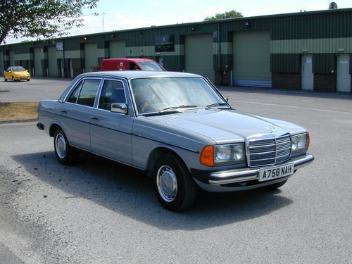 1984 MERCEDES BENZ W123 200 5 Speed Manual - UK RHD  EXCEPTIONAL! For Sale