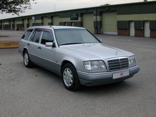 1995 MERCEDES BENZ W124 E220 ESTATE 7 SEAT AUTO (JUST 45k MILES!) In vendita