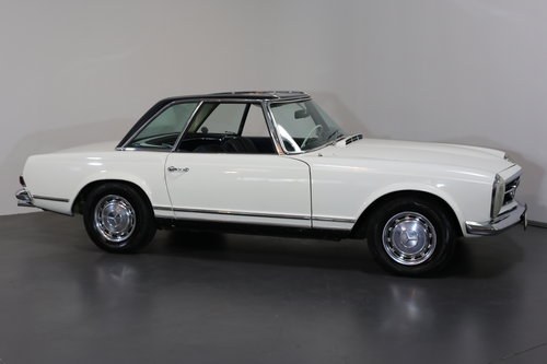 An early production 1968 W113 Mercedes 280 SL Automatic  VENDUTO