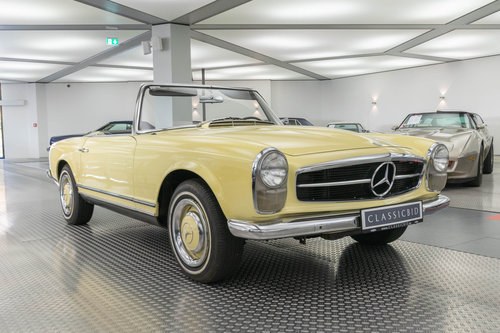 1966 Mercedes-Benz 230 SL  For Sale by Auction