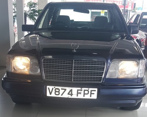 1997 Mercedes E220 W124 ONLY 27000 MILES !!! In vendita