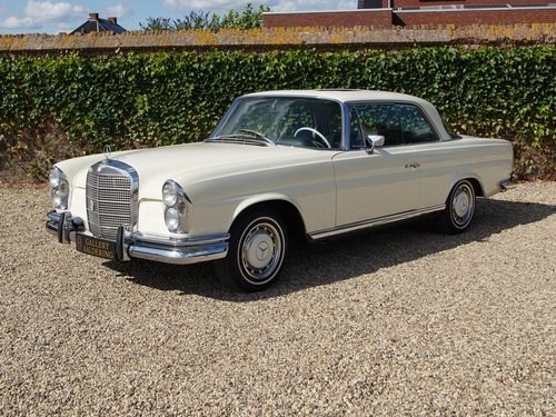 1968 Mercedes Benz 280SE Coupe manual gearbox and sunroof In vendita