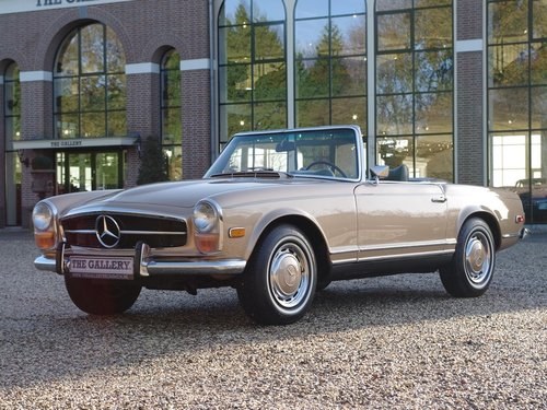 1971 Mercedes Benz 280SL Pagode automatic, with only 80.0053 Mls. For Sale