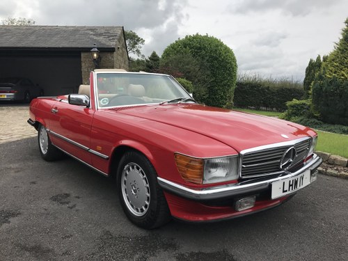 MERCEDES BENZ 300 SL - 1986 R107 - RED For Sale
