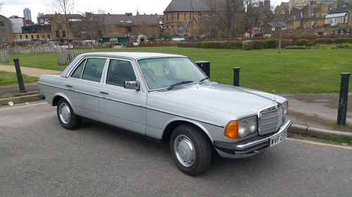 1981 Mercedes W123 300D For Sale