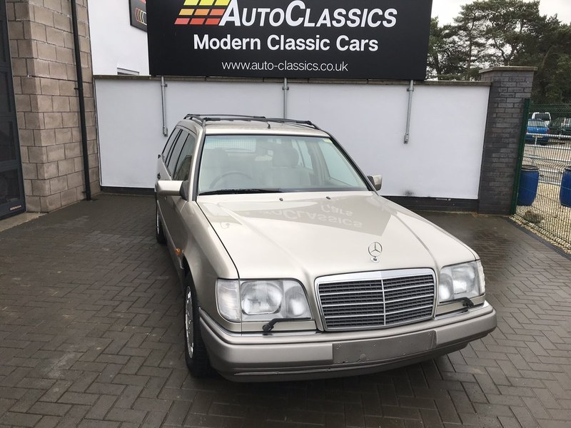 Mercedes E320i Estate 124