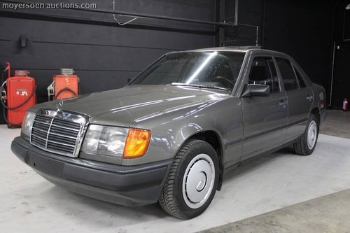 1987 MERCEDES-BENZ E200 For Sale by Auction
